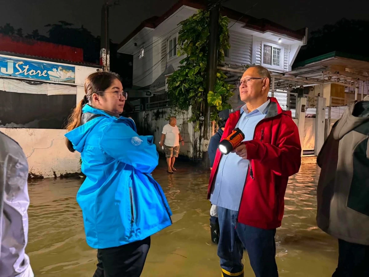 Marikina Mayor Maan Teodoro personally monitors the situation in the city amid flooding caused by heavy rainfall brought by the southwest monsoon (Habagat). (Photos from Mayor Maan Teodoro)