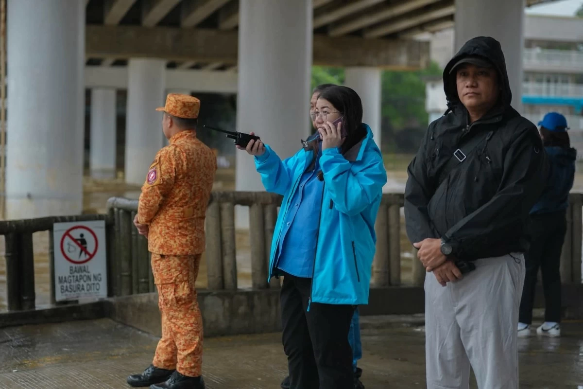 Marikina Mayor Maan Teodoro personally monitors the situation in the city amid flooding caused by heavy rainfall brought by the southwest monsoon (Habagat). (Photos from Mayor Maan Teodoro)