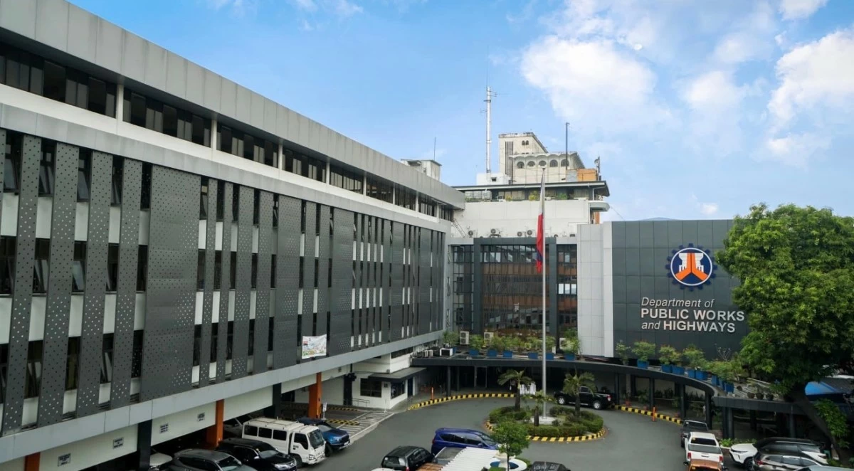 Photo: mb.com.ph DPWH Relieves Las Piñas-Muntinlupa Official Over Unsatisfactory Performance