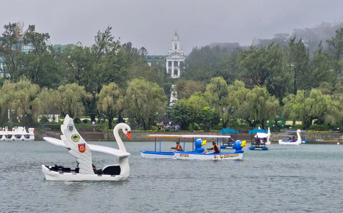 TIEZA Operating Officer Mark Lapid, along with Mayor Benjamin Magalong, Congressman Mauricio Domogan and city officials, led the opening of the new rehabilitation of Burnham Lake during the 117th Baguio Day celebration, this morning, September 1. (Photo By Zaldy Comanda)