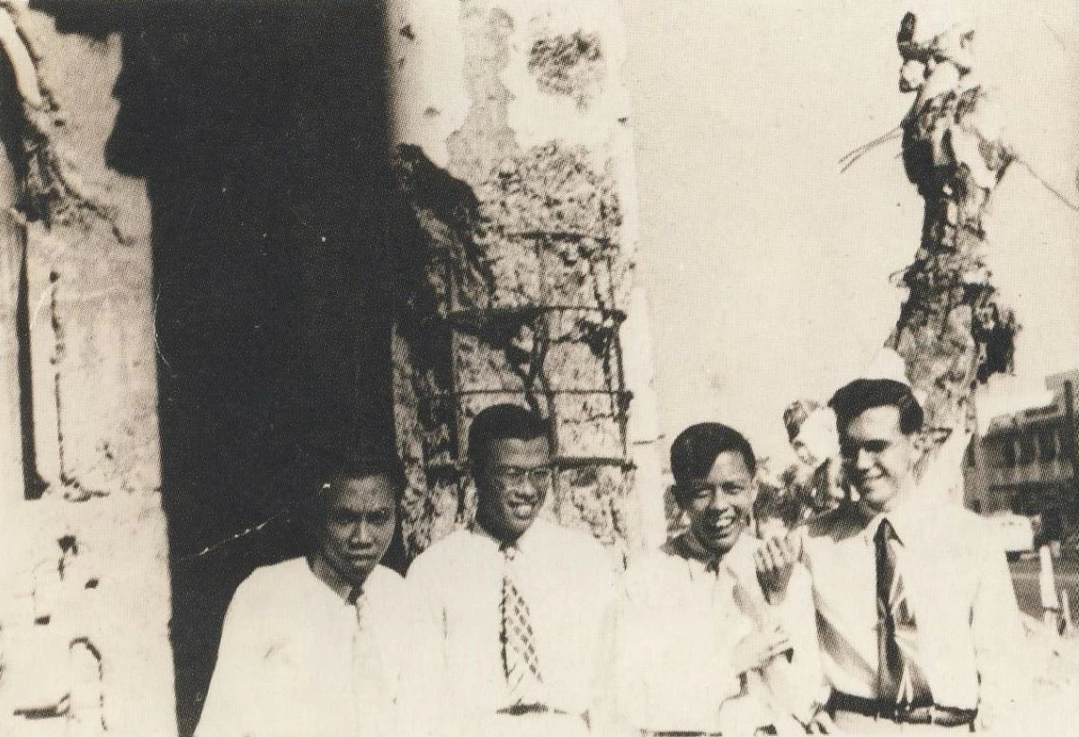 Sanso and classmates at Padre Faura campus