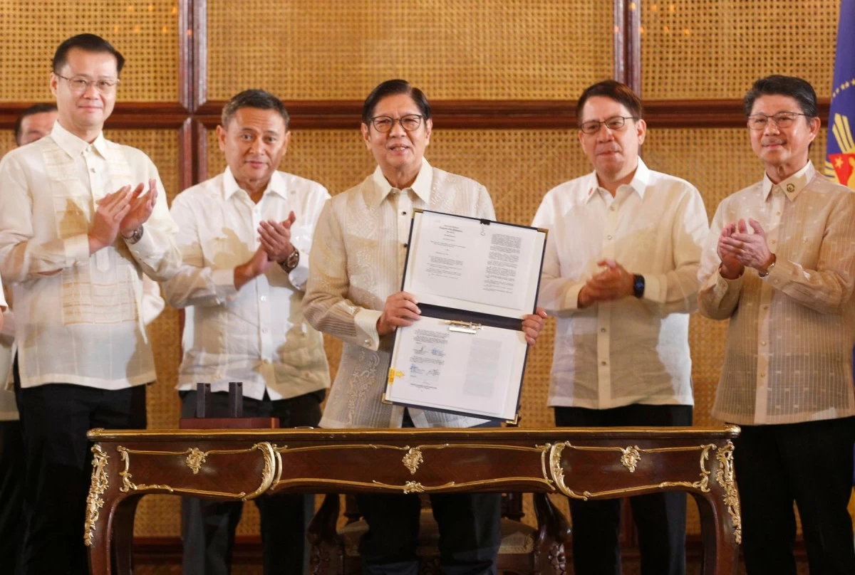 President Ferdinand 'Bongbong' Marcos Jr. signs the amendments to the Universal Access to Quality Tertiary Education Act during a ceremonial signing at the Ceremonial Hall of Malacañan Palace in Manila on Sept 4, 2026. The enhanced law expands financial assistance for disadvantaged learners and strengthens the implementation and monitoring of the Unified Student Financial Assistance System for Tertiary Education (UniFAST) program. It also broadens the Tertiary Education Subsidy (TES) to cover internship subsidies, professional licensure costs, and allowances for students with disabilities. Also in attendance are Senate President Sherwin Gatchalian, House Speaker Faustino Dy III, Education Secretary Sonny Angara, Pasig Rep. Roman Romulo, and other officials. (Mark Balmores)