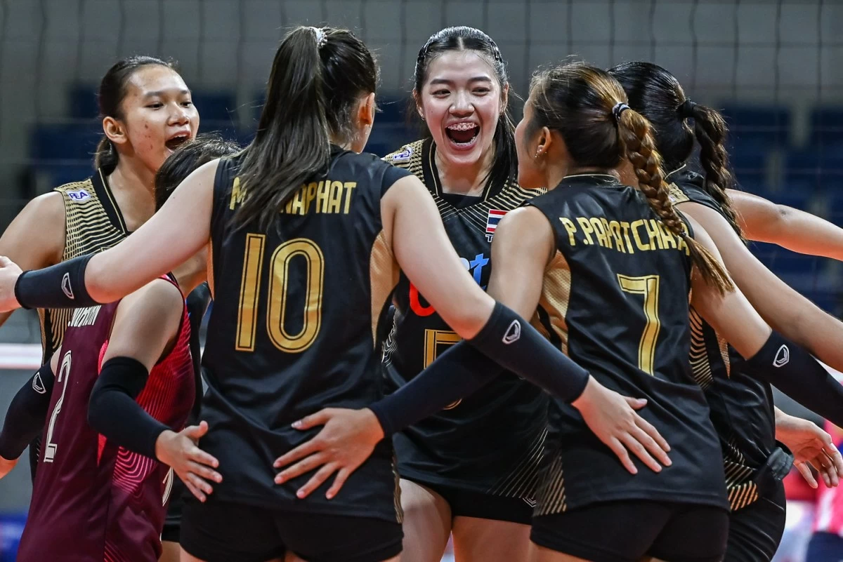EST Cola celebrates a point against Creamline. (PVL Images)