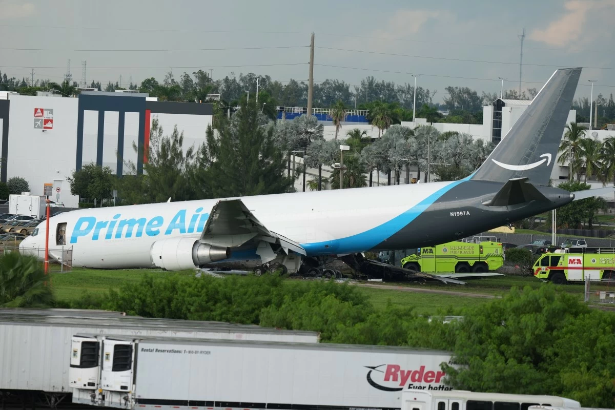 At least 5 dead after Amazon cargo plane barreled off runway at Miami ...