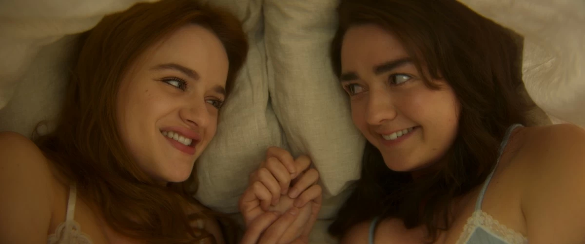 Joey King and Maisie Williams as Kylie and Antonia (Warner Bros. Pictures) 