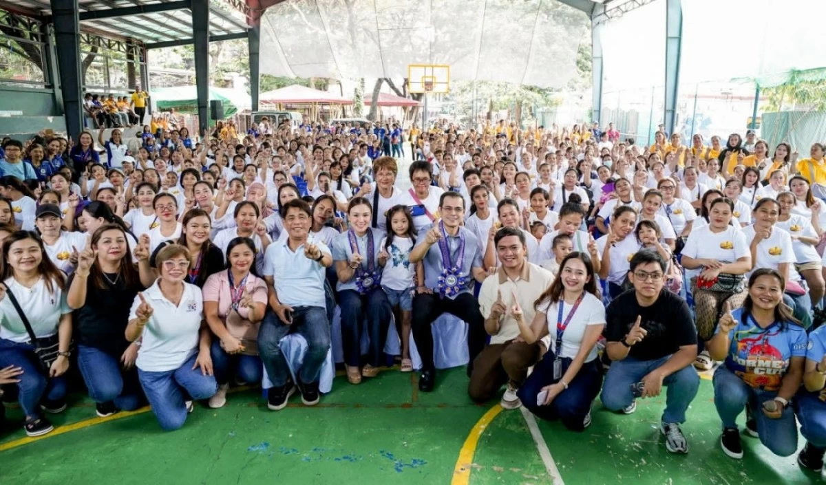 Manila gives rice aid to 250 daycare parents