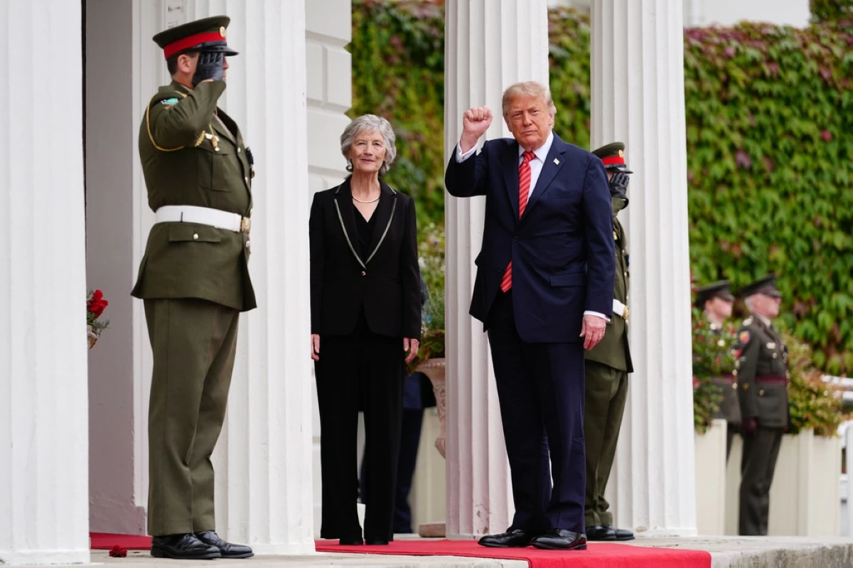 Trump trifft bei seinem Irlandbesuch einen wunden Punkt, indem er die ...