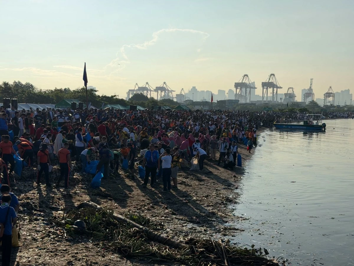 6,000 volunteers clean up Baseco Beach