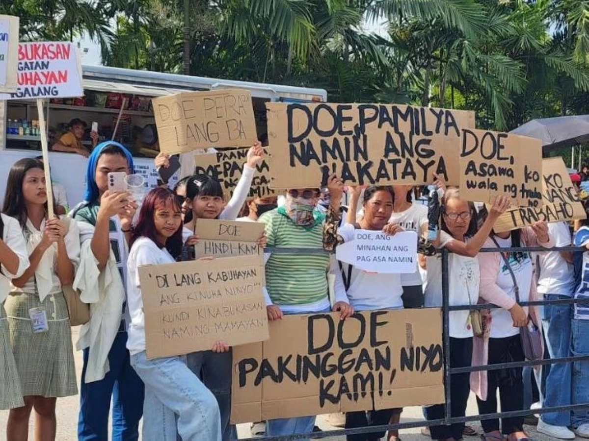 A MINING community on Semirara Island in Antique holds a rally expressing concern over the impending impact of the government’s cancellation of the coal bidding process. (Contributed photo)