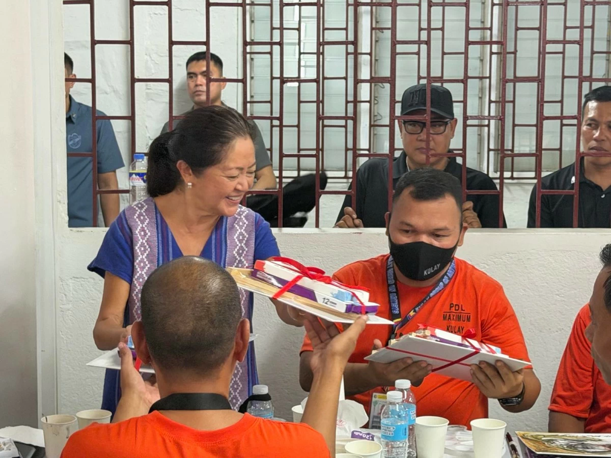 'Don't lose hope': First Lady Liza Marcos leads outreach in New Bilibid ...