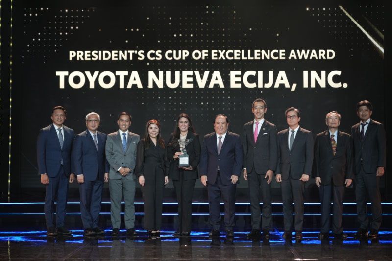 030825ToyotaDealerAwards2.jpg