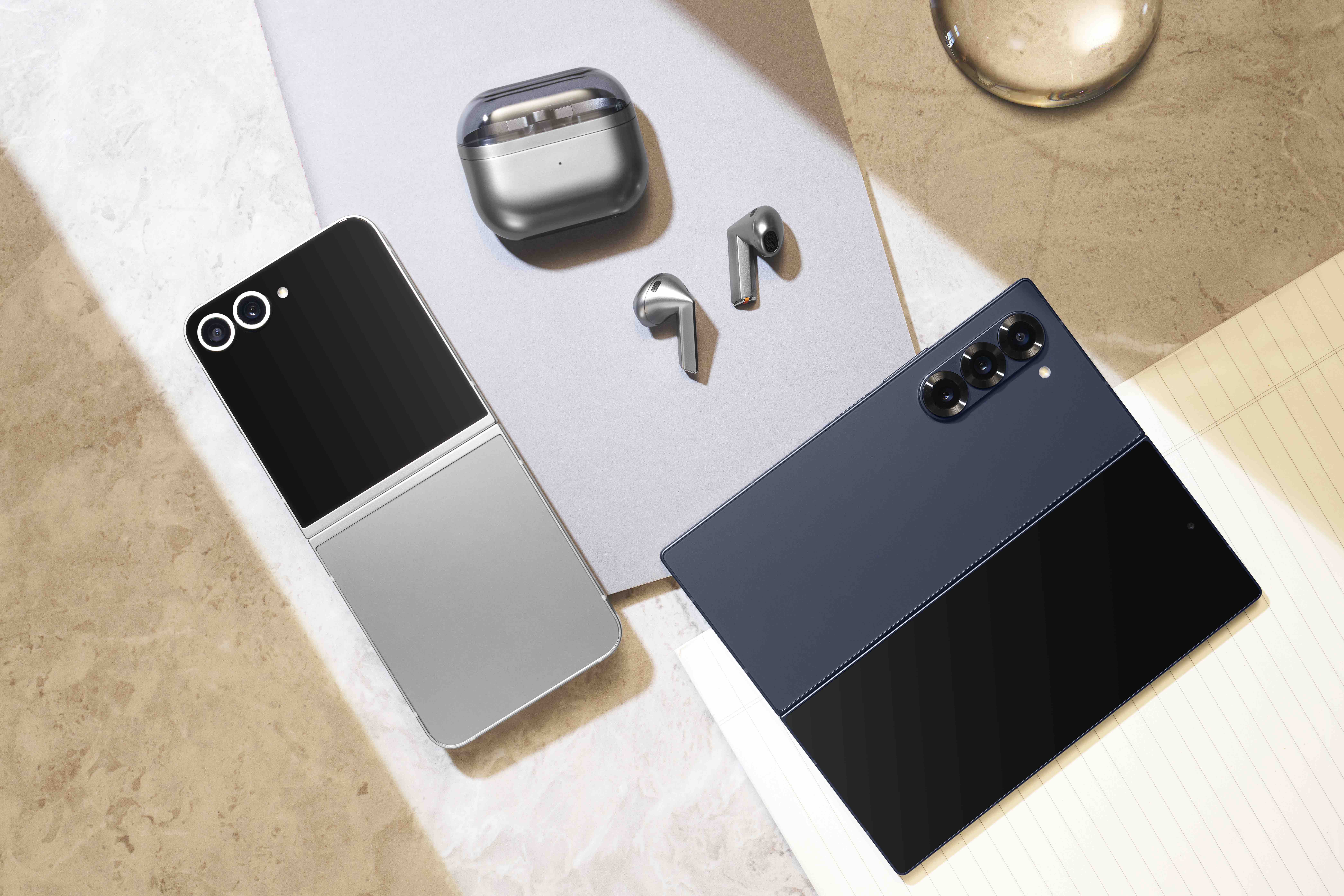 033-eco-galaxy-zfold6-navy-zflip6-silvershadow-buds3-silver.jpg