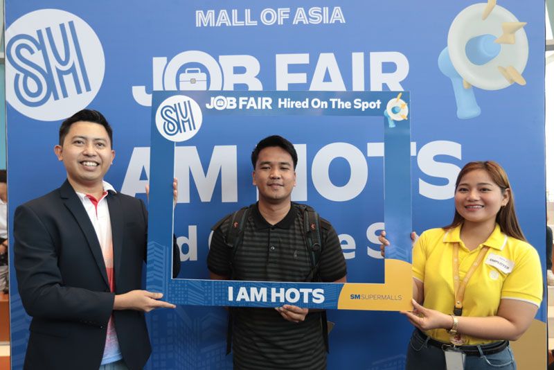 050824SMJobFair3.jpg
