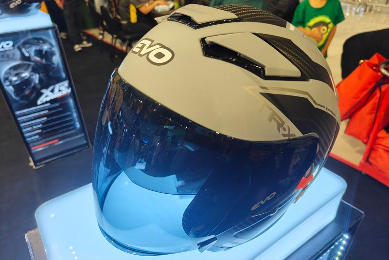 101024EvoHelmets2.jpg