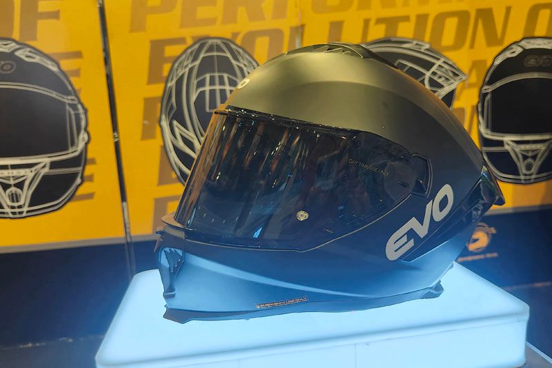 101024EvoHelmets3.jpg