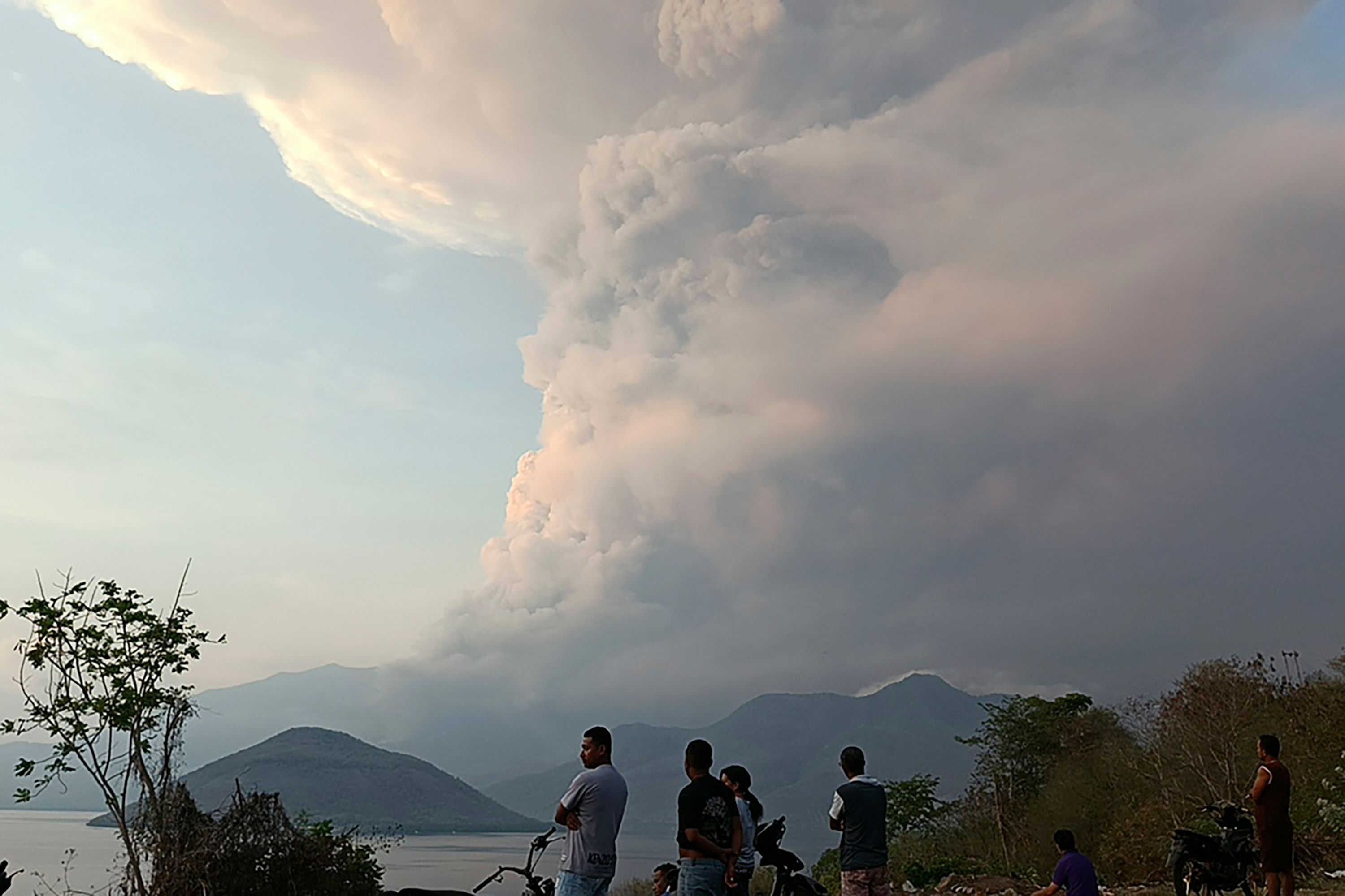 10INDONESIA VOLCANO.jpg