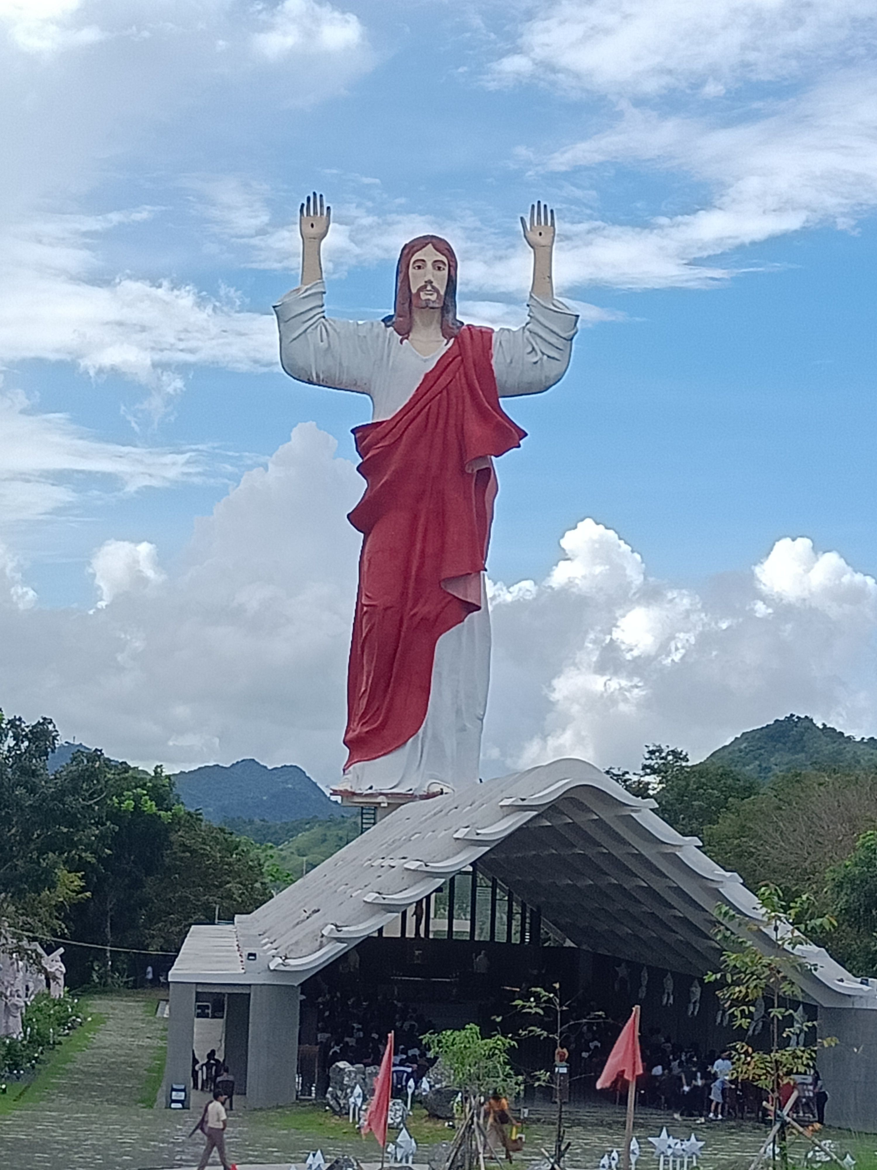 132ft Sacre Heart Statue.jfif
