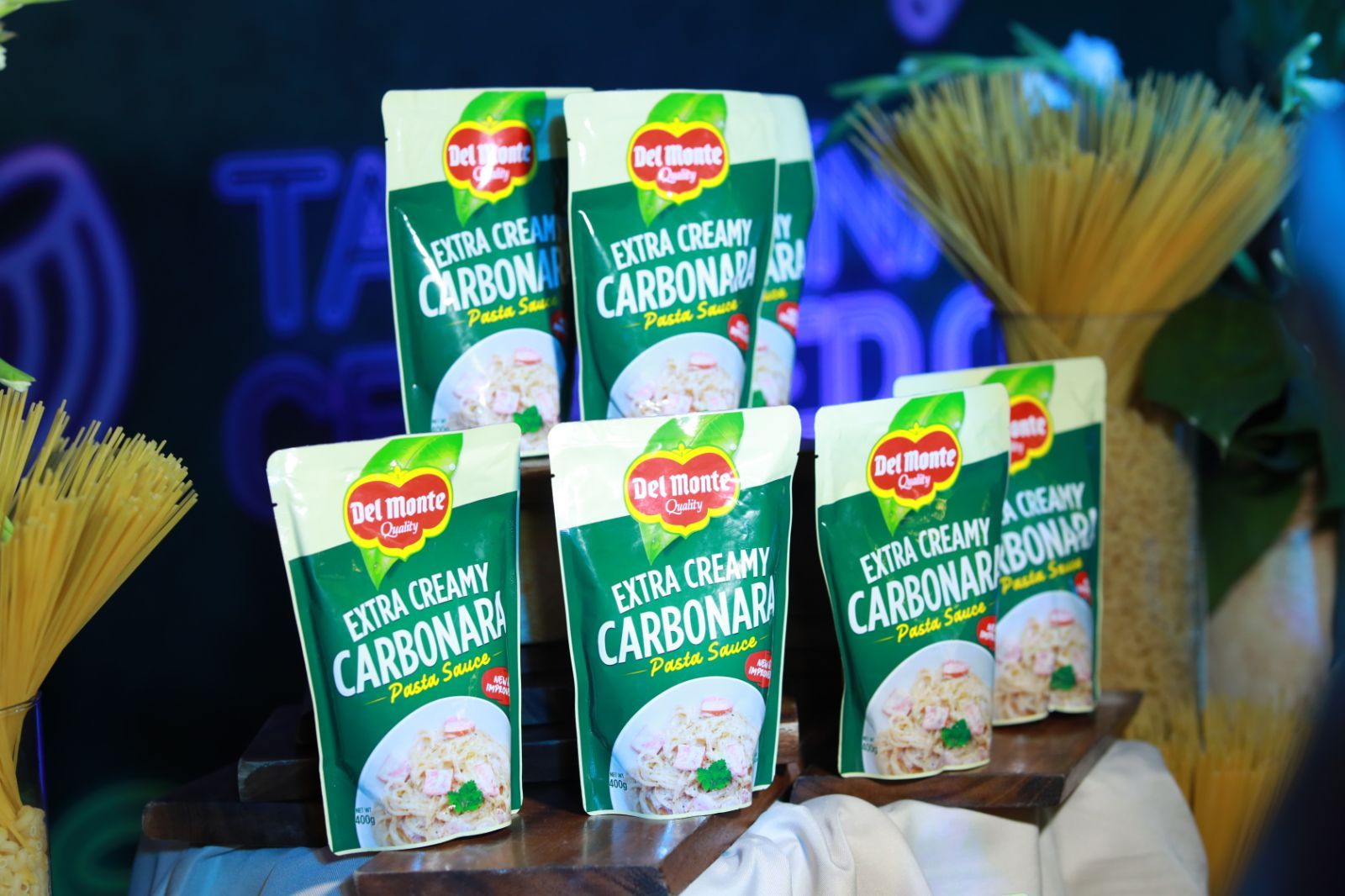 1 Del Monte Extra Creamy Carbonara Pasta Sauce.jpg