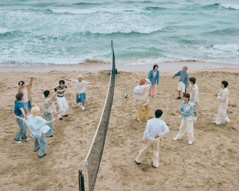 1_SEVENTEEN (Photo credit PLEDIS Entertainment).jpg