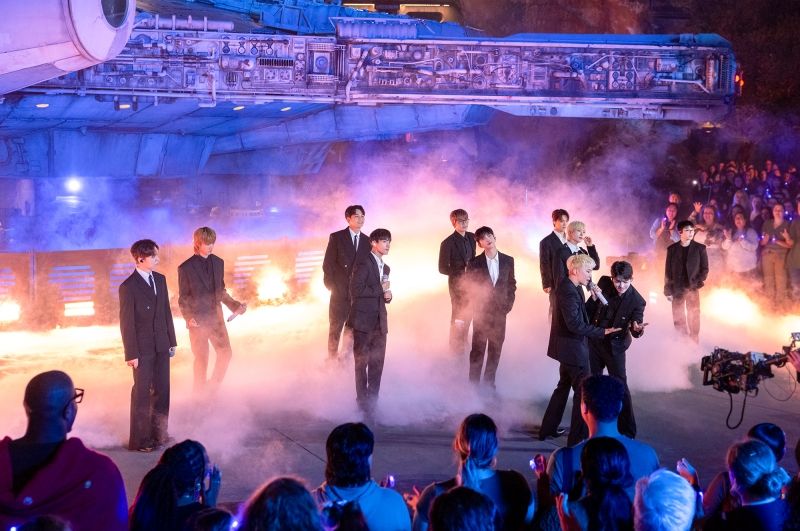 2024SEVENTEEN_The Wonderful World of Disney_ Holiday Spectacular (1).jpg