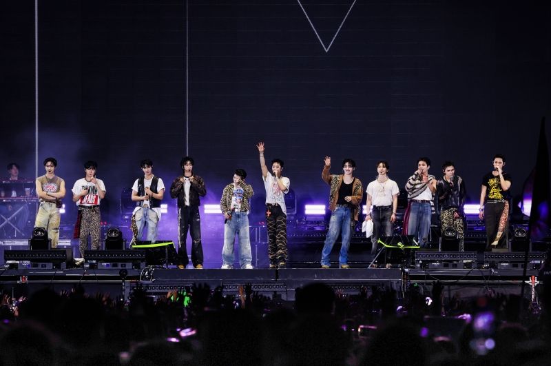 2_SEVENTEEN (Courtesy of PLEDIS Entertainment).jpg