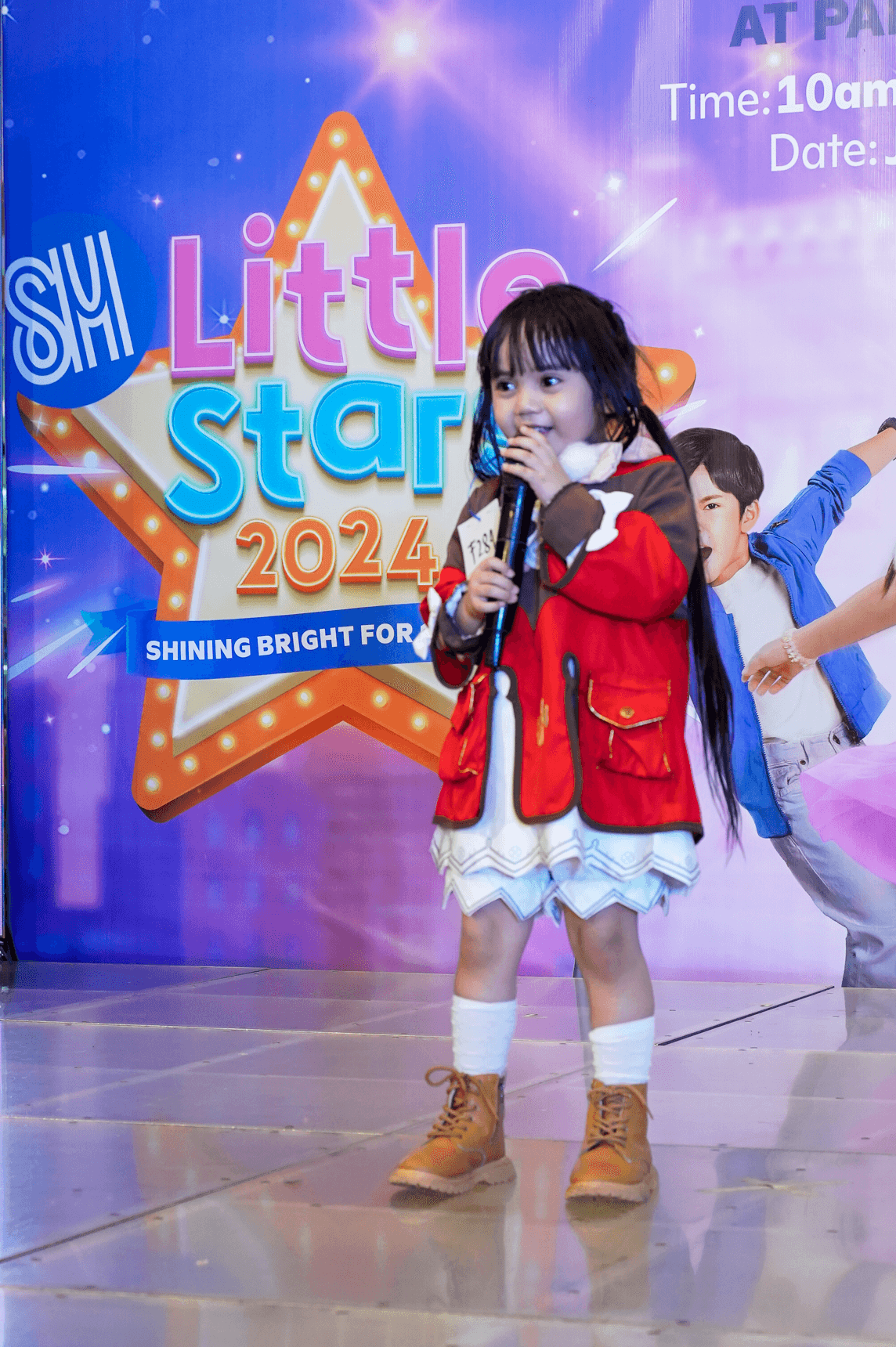 3 At SM City North EDSA’s preliminary rounds, a young singer gives her best shot at moving to the Regional Finals..png