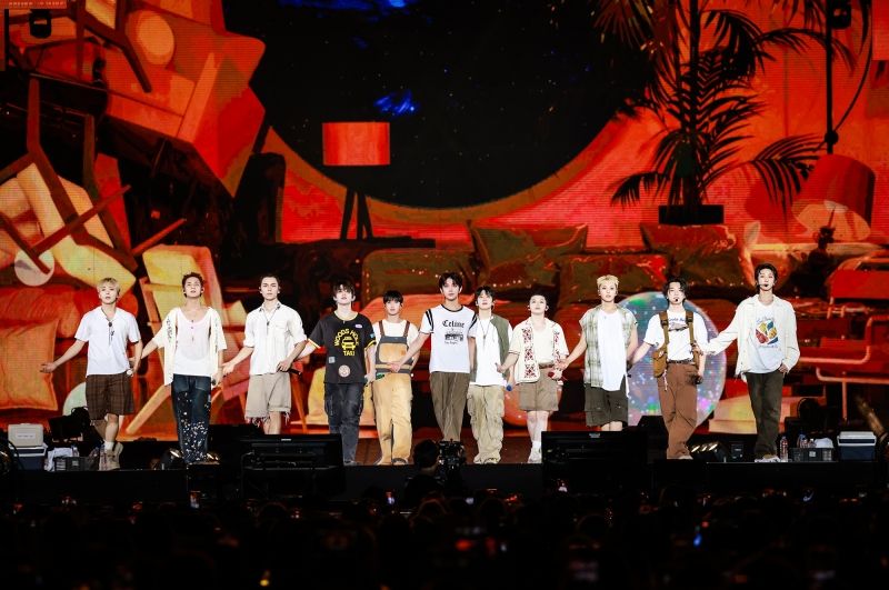 3_RIGHT HERE_BANGKOK_SEVENTEEN.jpg