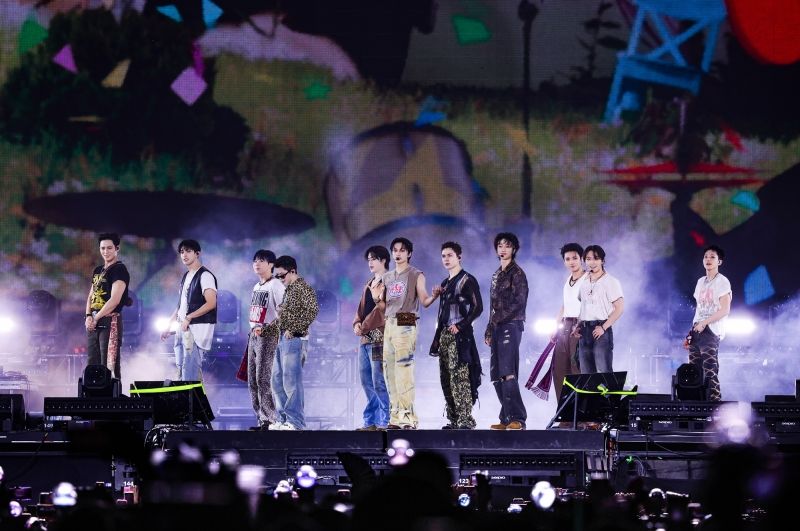 3_SEVENTEEN (Courtesy of PLEDIS Entertainment).jpg