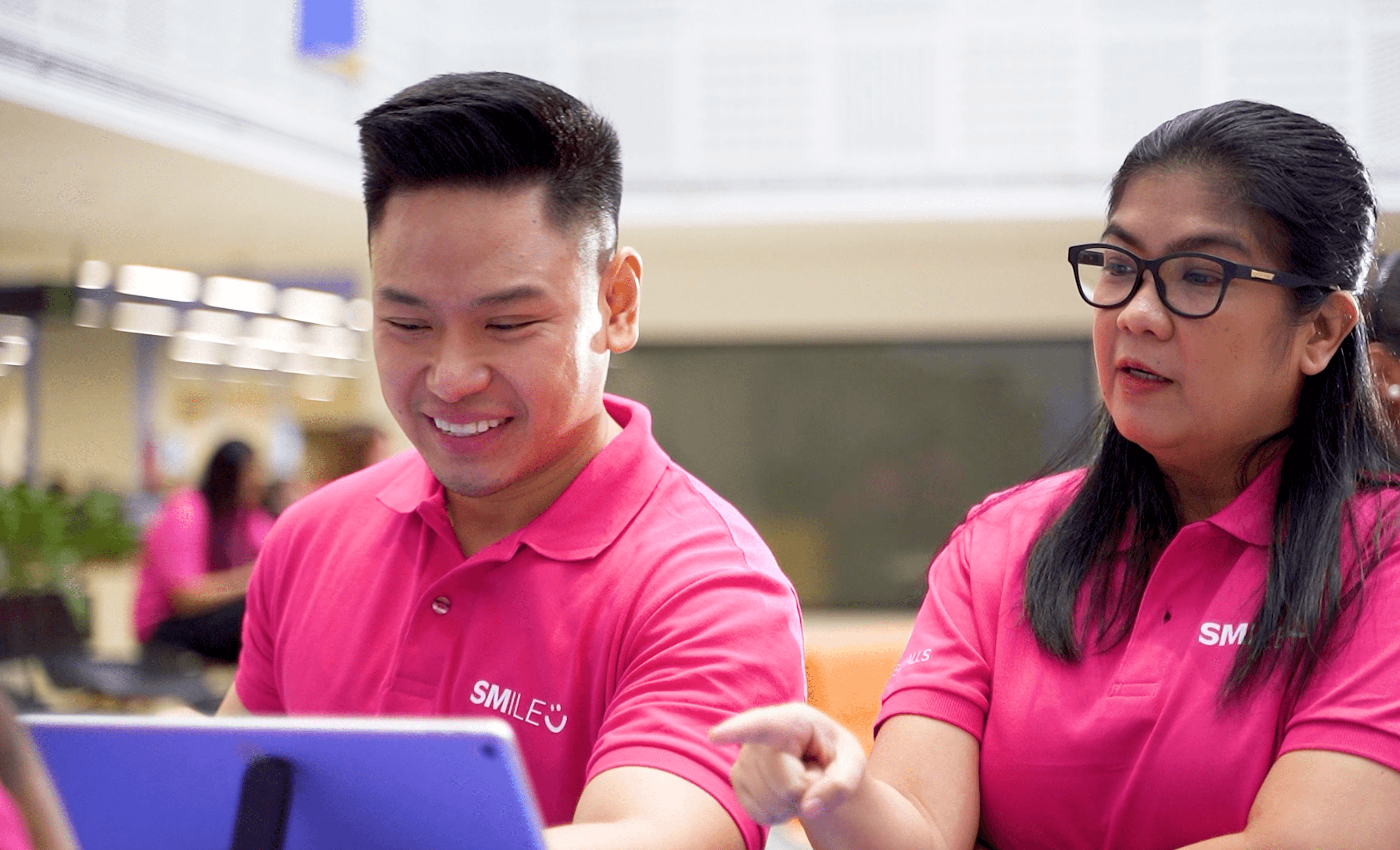 5 An SM leader guides a colleague, reflecting SM Prime’s commitment to professional growth and talent development..png