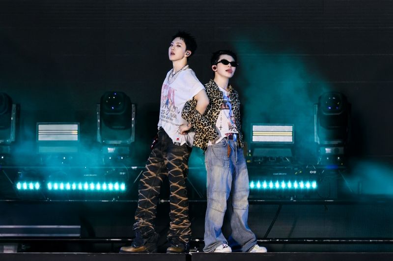 5_HOSHI X WOOZI (Courtesy of PLEDIS Entertainment).jpg