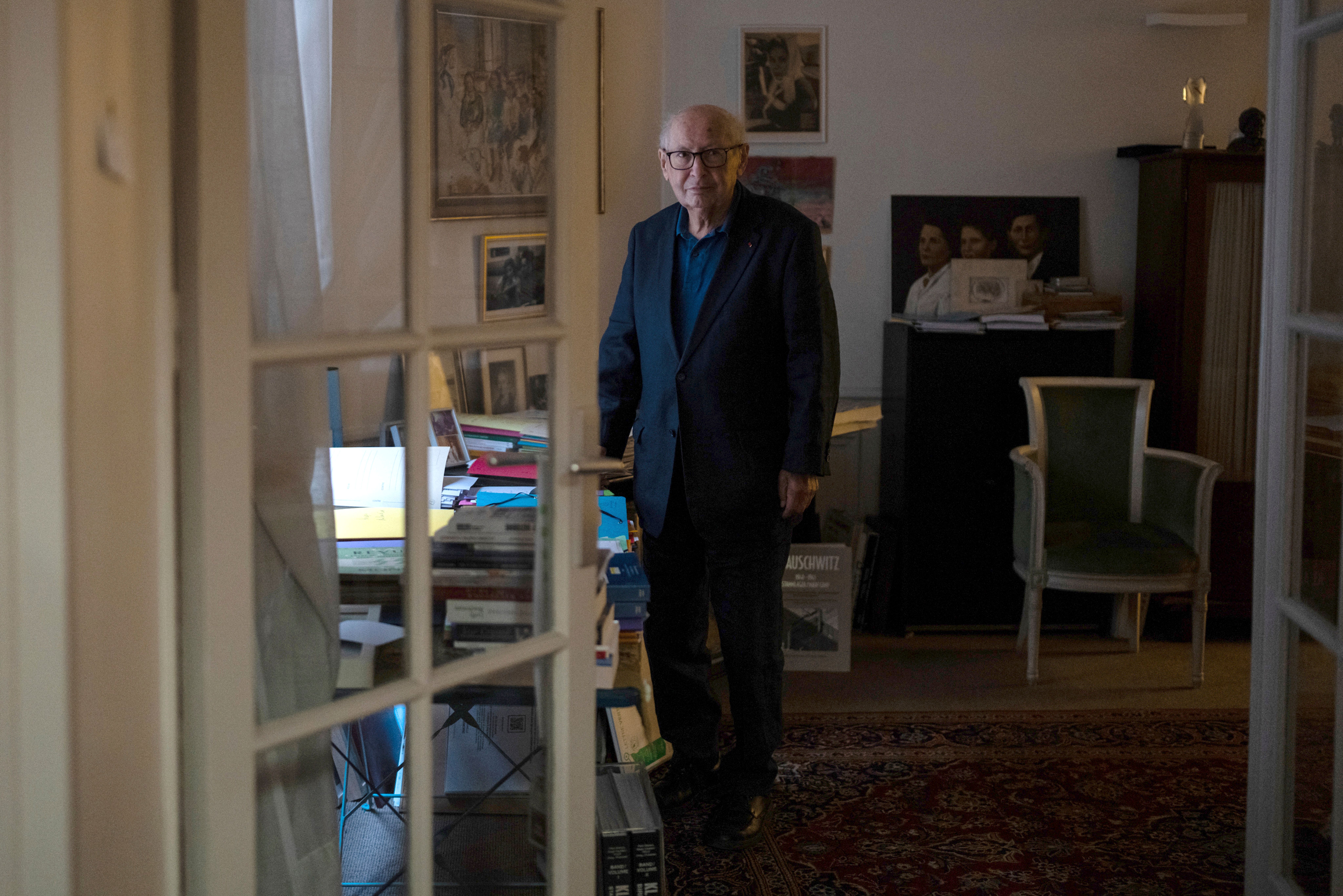5NAZI HUNTER.jpg