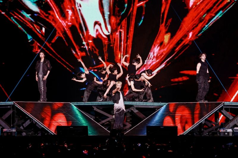 7_RIGHT HERE_BANGKOK_PERFORMANCE UNIT.jpg