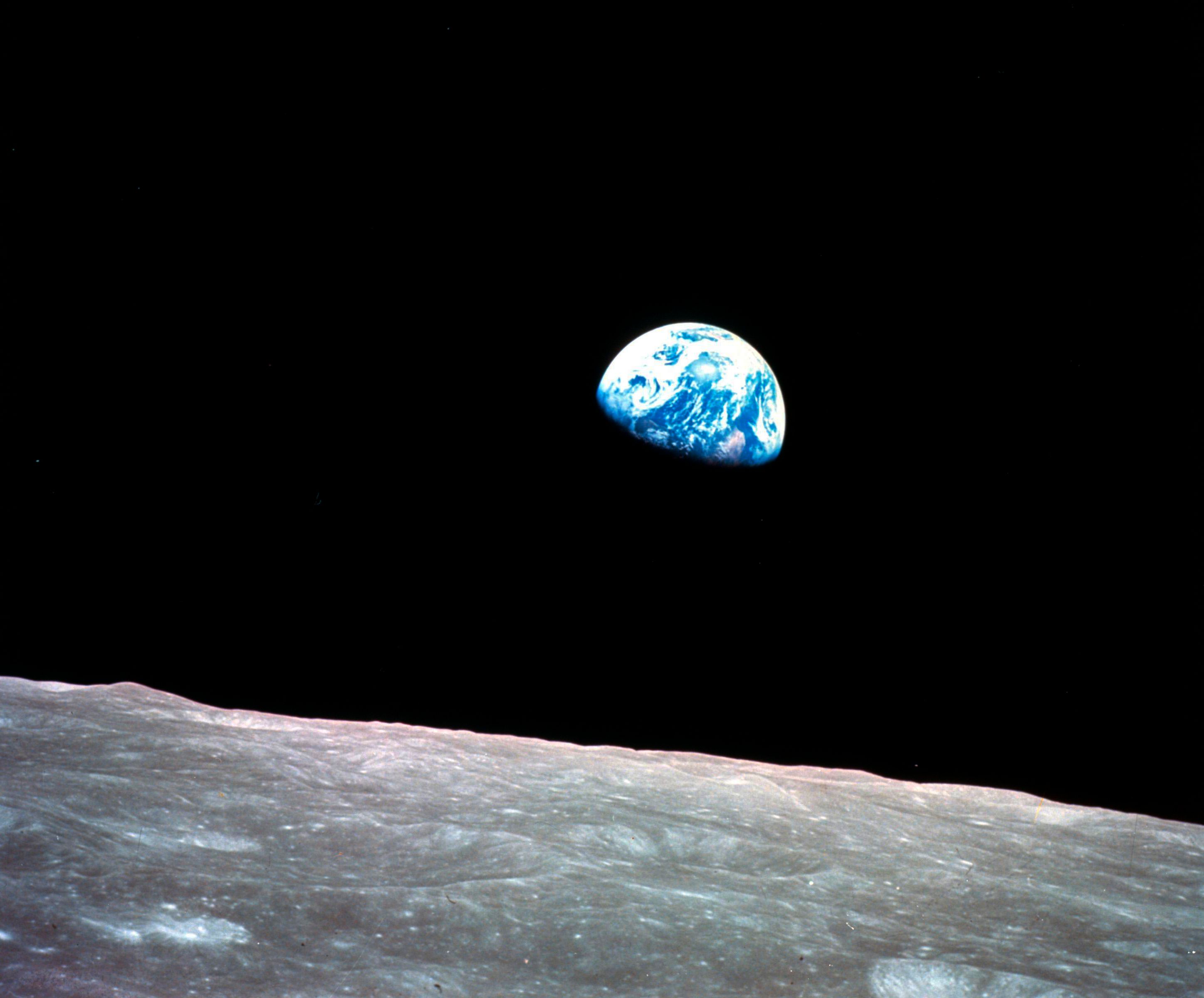 9EARTHRISE.jpg