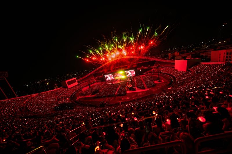 9_RIGHT HERE_BANGKOK_CROWD SHOT.jpg