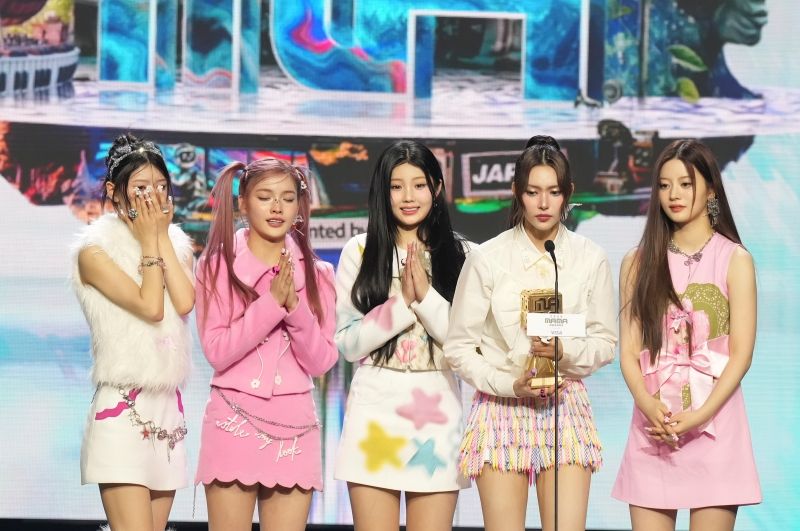 BEST NEW FEMALE GROUP_ILLIT (1).jpg