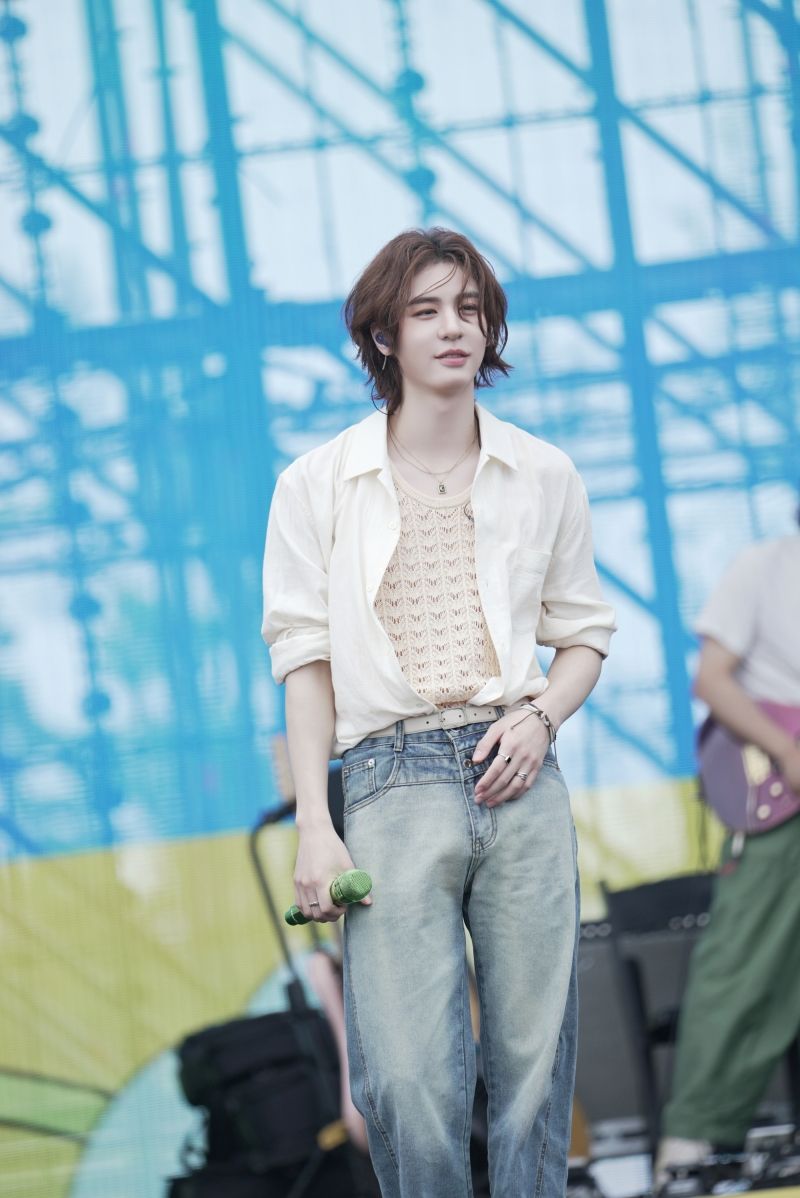 BOYNEXTDOOR LEEHAN.jpg