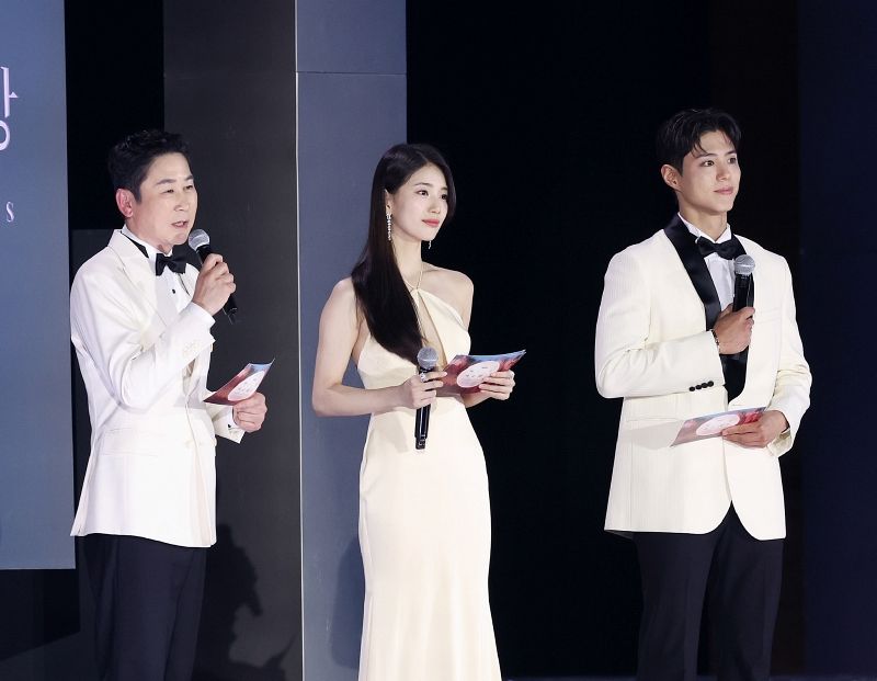 Baeksang_MC1.jpg