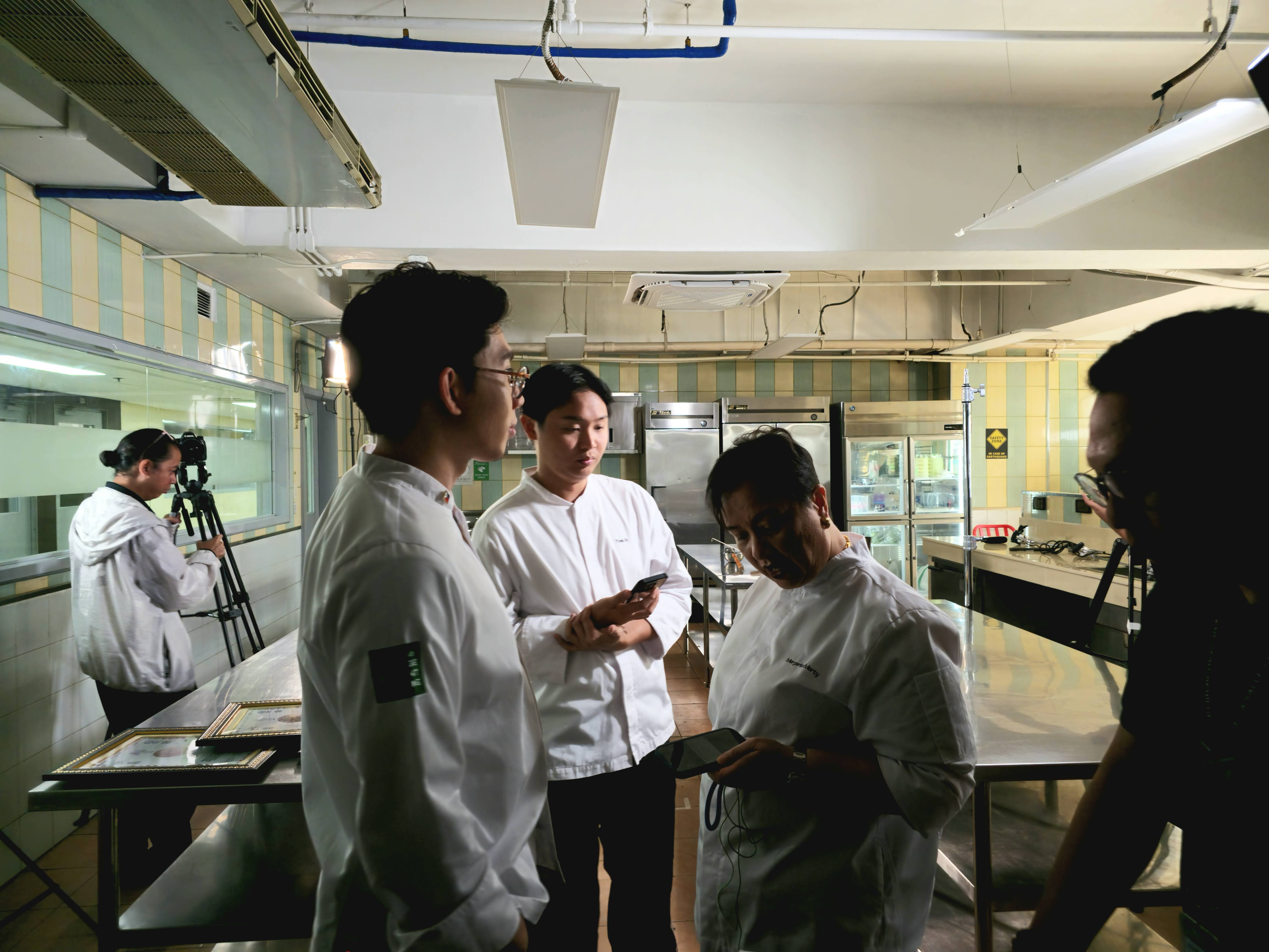 Behind the scenes (photo mine).jpg