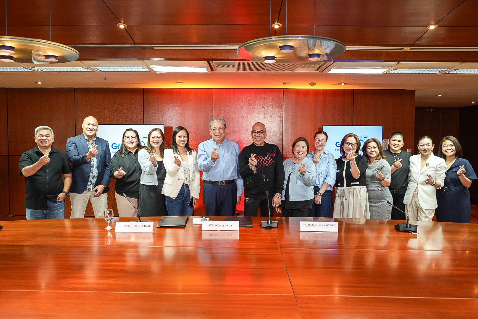 Boy Abunda and GMA Executives (1).jpg