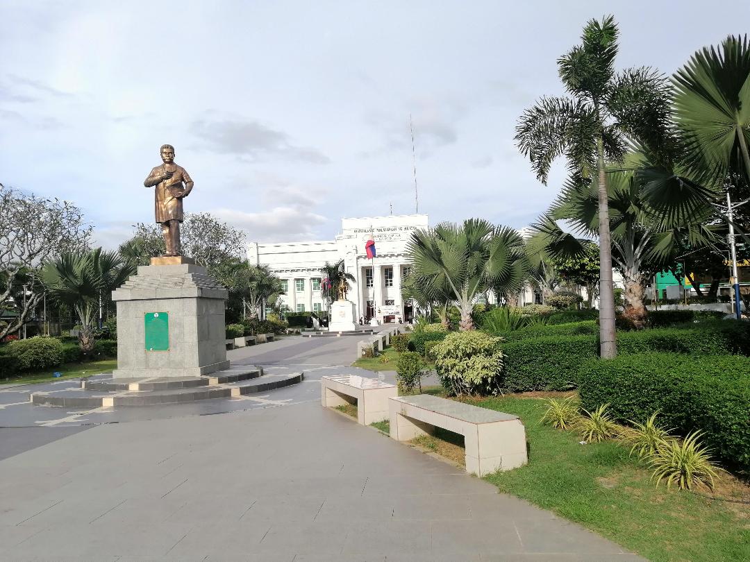 Bulacan Capitol Plaza.jpg