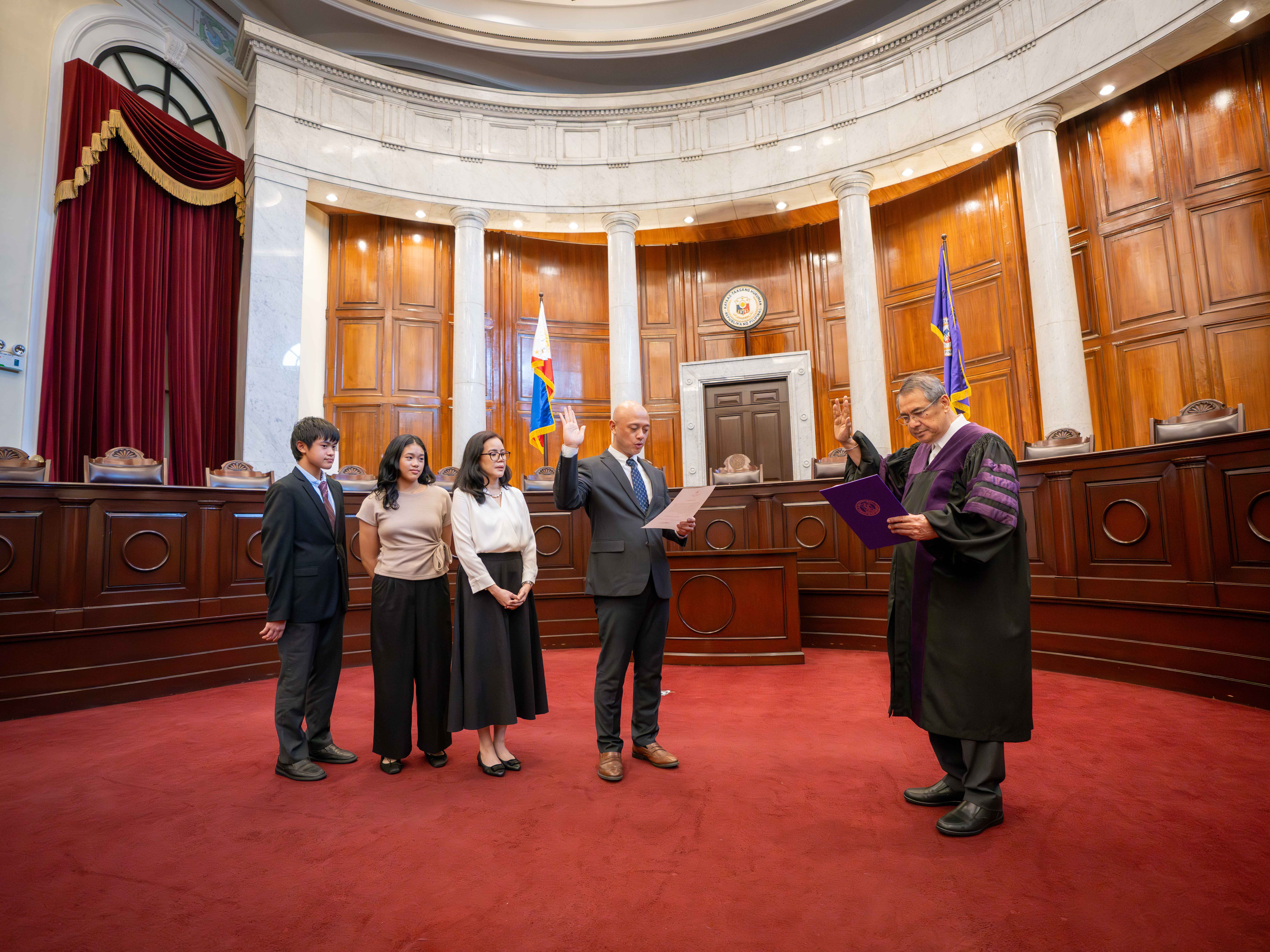 CA Associate Justice Edilwasif T. Baddiri takes his oath of office before CJ Alexander G. Gesmundo.jpg