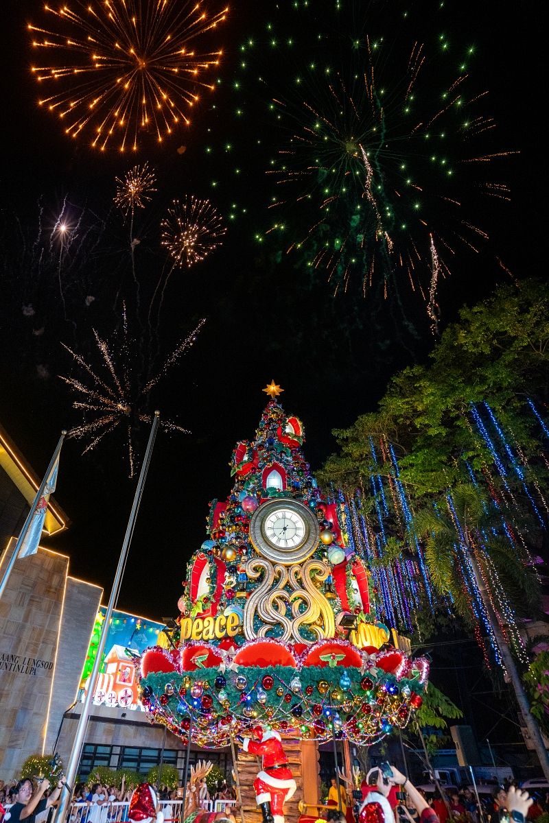 CHRISTMAS TREE (1).jpg