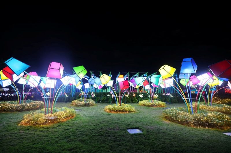 ChristmasbytheLake2 .jpg