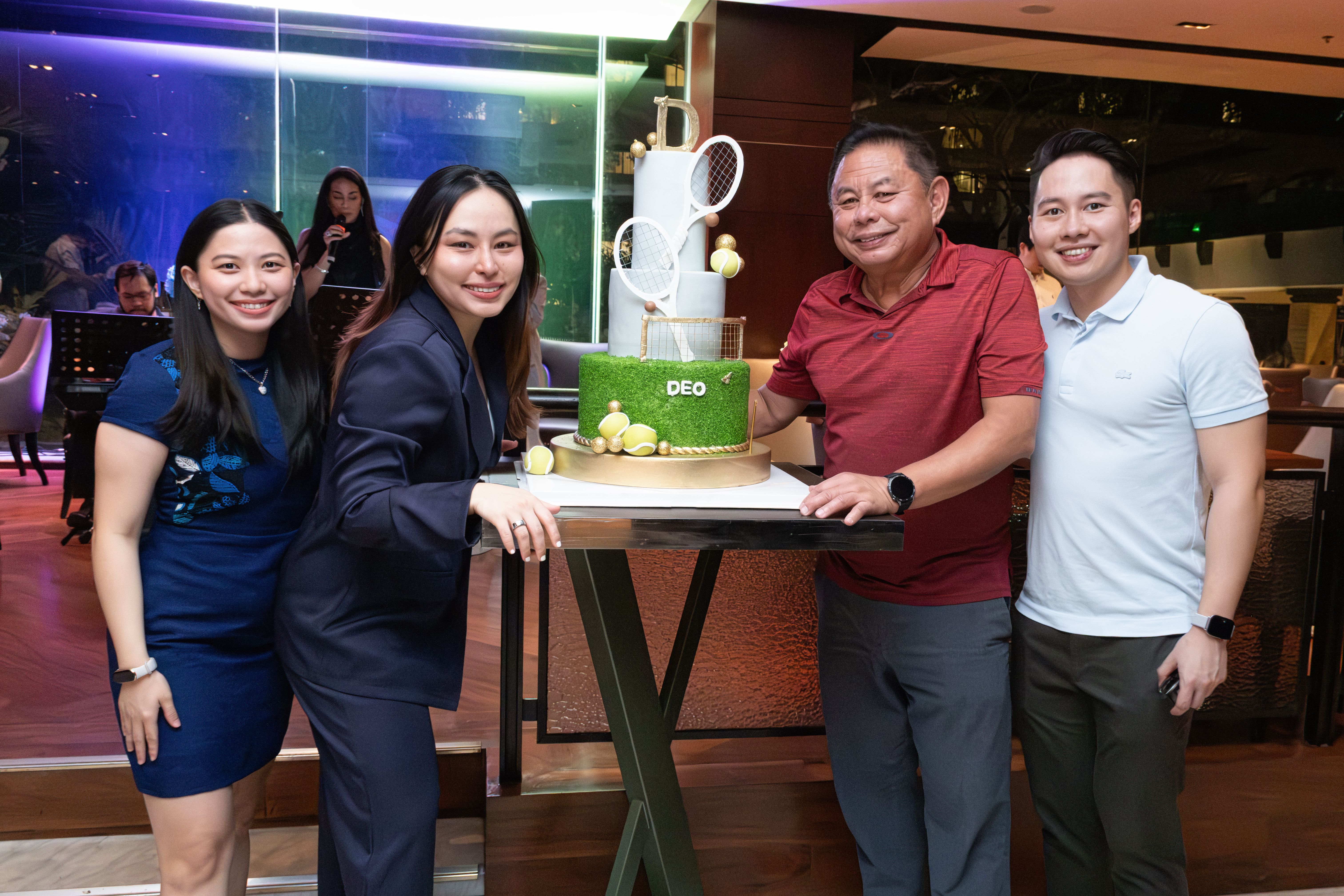 Dioceldo Sy with his children Demiee, Denice, and Donwa.jpeg