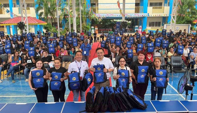 Distribution of Balik-Eskwela Package in Muntinlupa.jpg