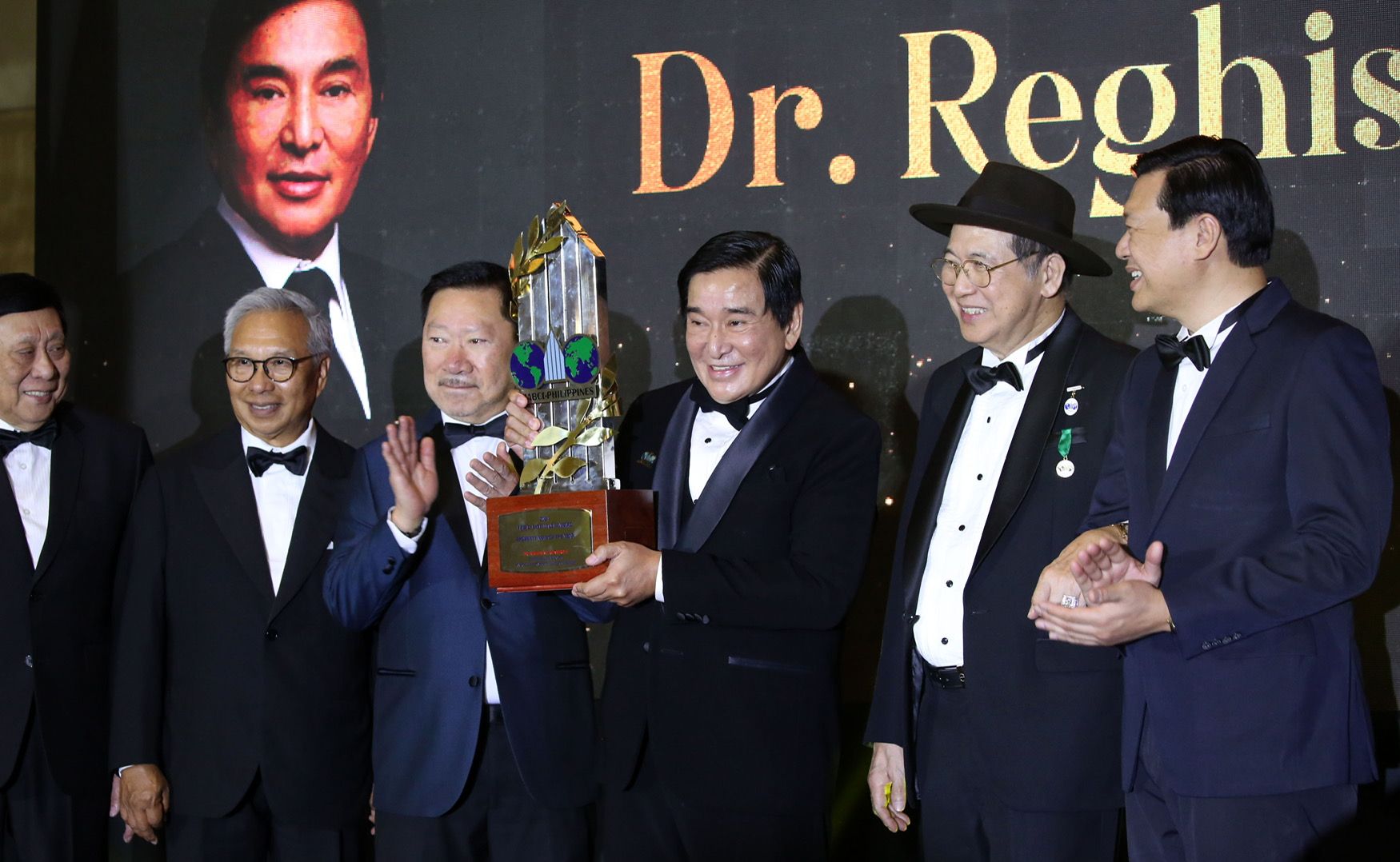 Dr. Reghis Romero.jpg