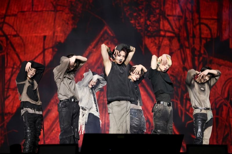 ENHYPEN_GROUP (1).jpg