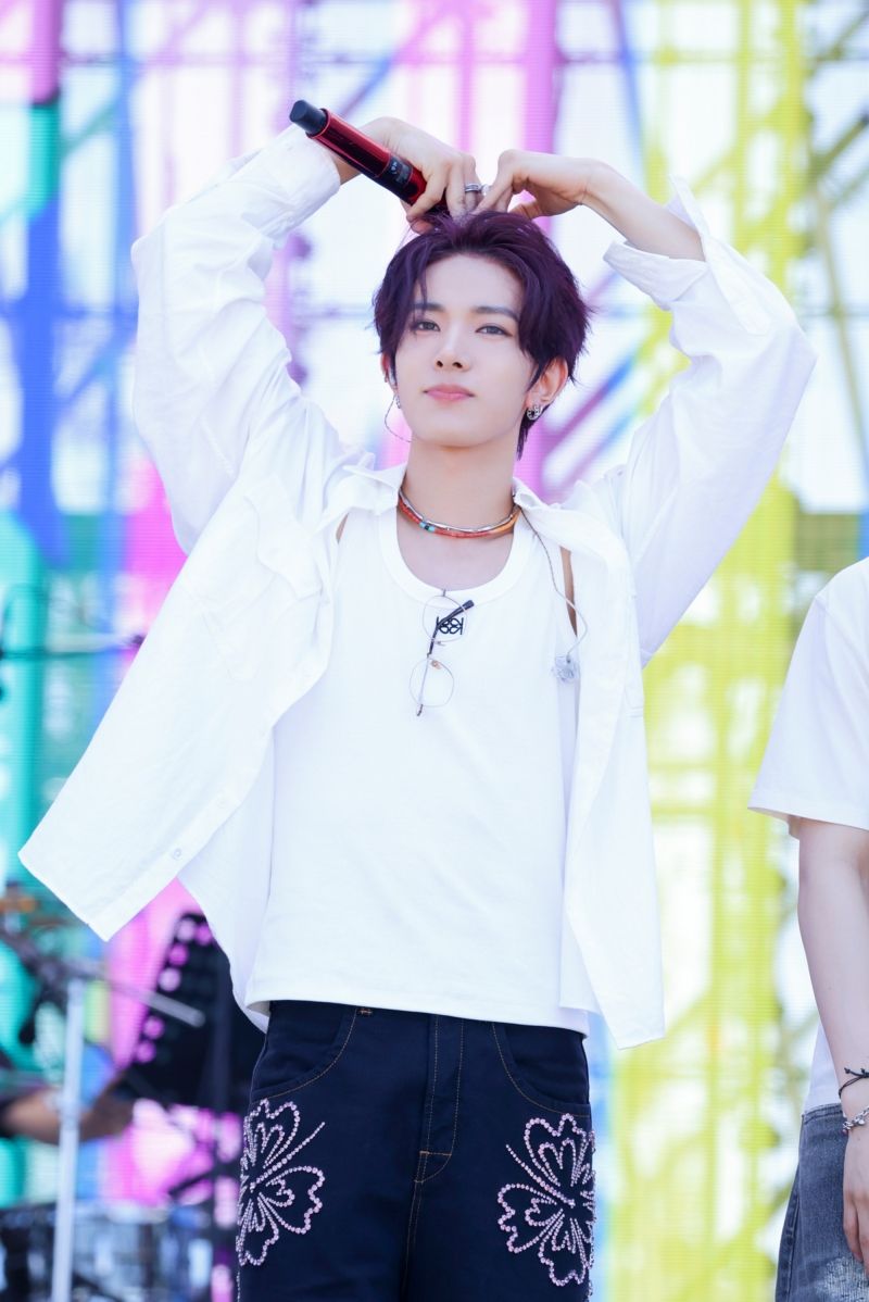 ENHYPEN_HEESEUNG (Weverse Park).jpg