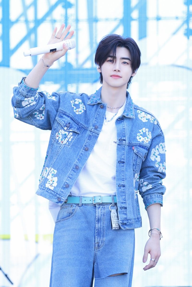 ENHYPEN_SUNGHOON (Weverse Park).jpg