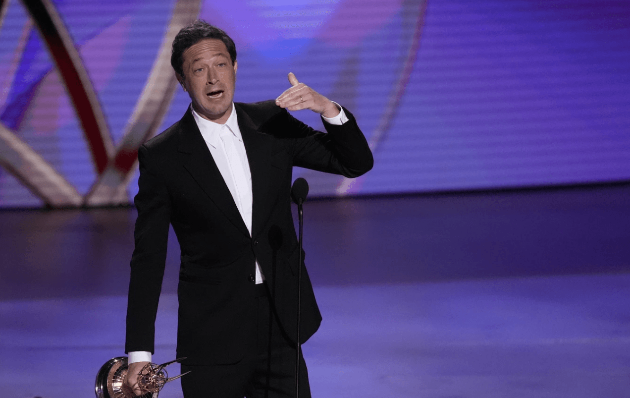 Ebon Moss Bachrach (AP) .png